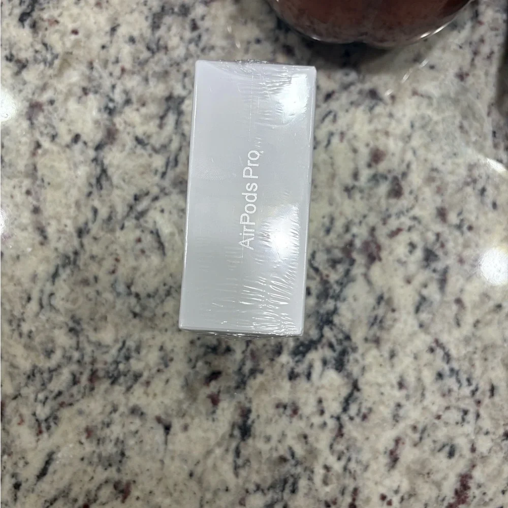 AirPods Pro (2nd generation) with MagSafe Charging Case (USB-C)